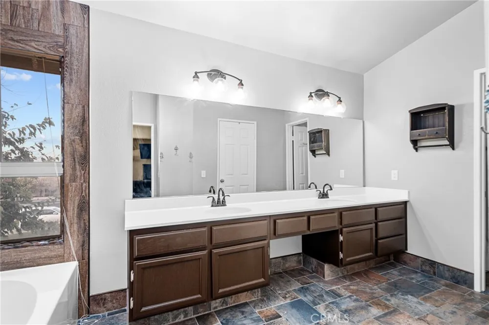 41056 Ridgegate Palmdale, CA 93551