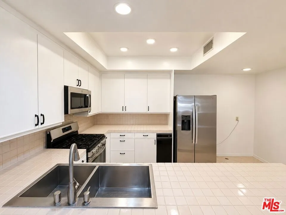 235 S TOWER DRIVE #102 Beverly Hills, CA 90211