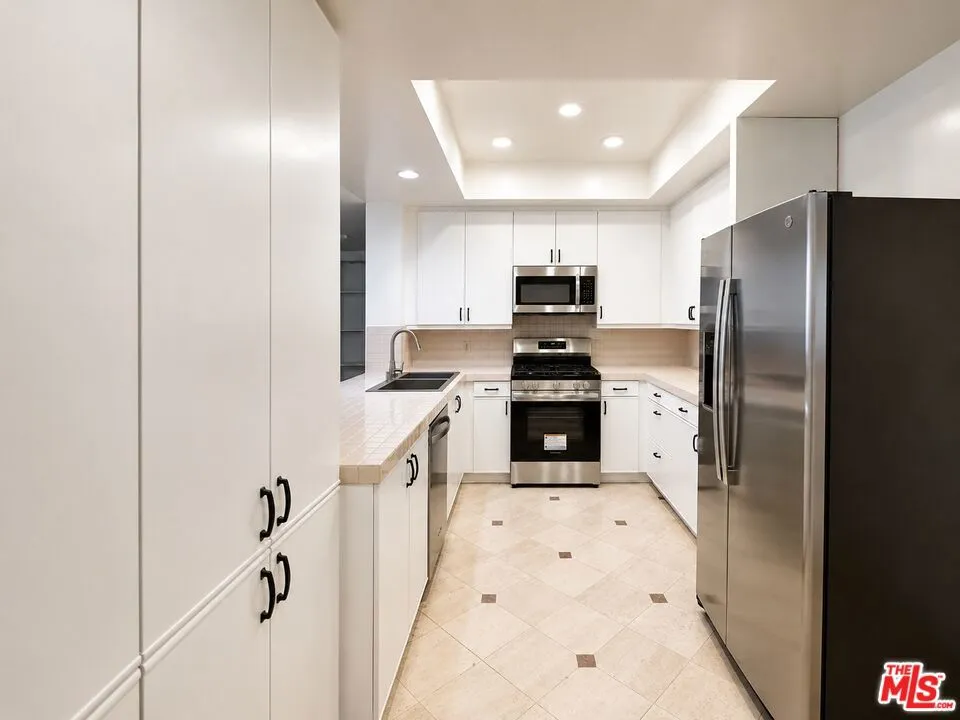 235 S TOWER DRIVE #102 Beverly Hills, CA 90211