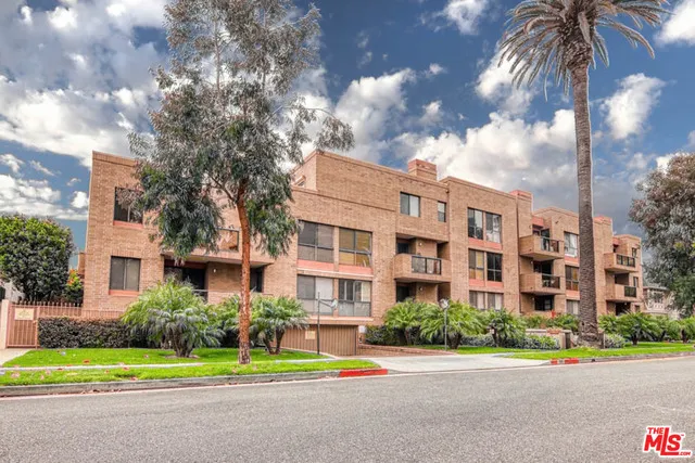 235 S TOWER DRIVE #102 Beverly Hills, CA 90211