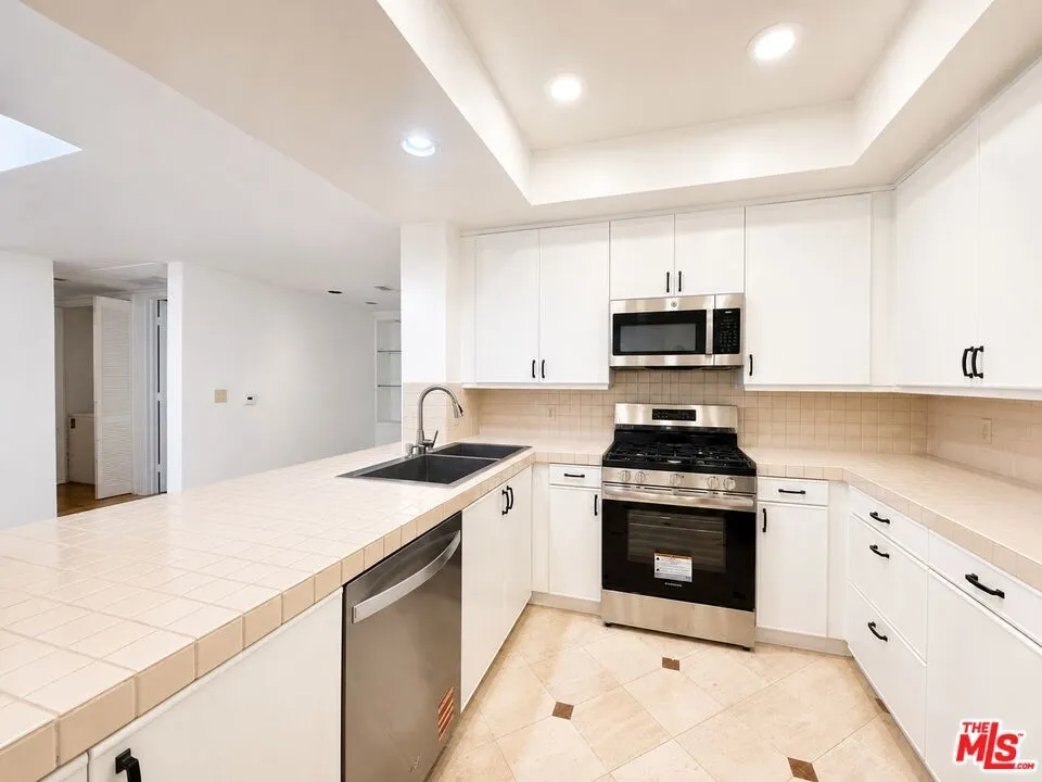 235 S TOWER DRIVE #102 Beverly Hills, CA 90211