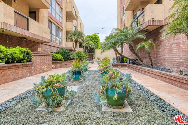 235 S TOWER DRIVE #102 Beverly Hills, CA 90211