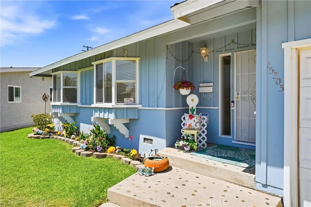 15303 Bluefield Ave La Mirada, CA 90638