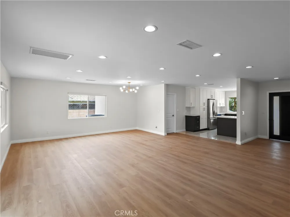 18724 Frankfort Street Northridge, CA 91324