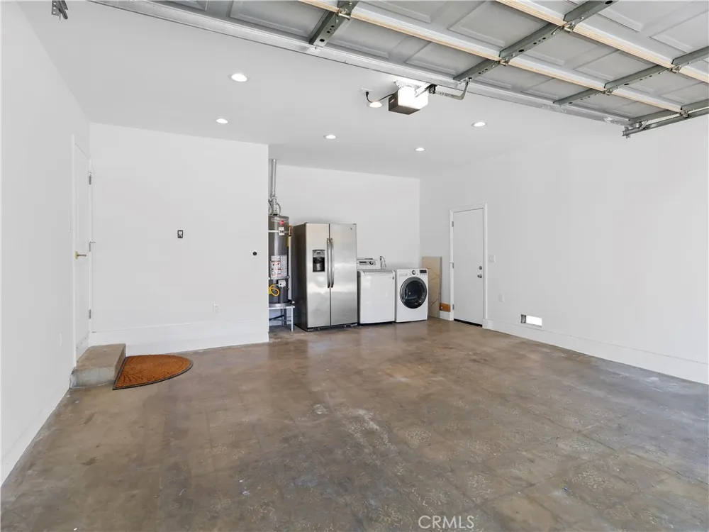 18724 Frankfort Street Northridge, CA 91324