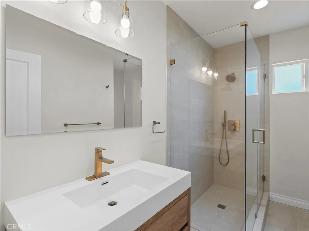 18724 Frankfort Street Northridge, CA 91324