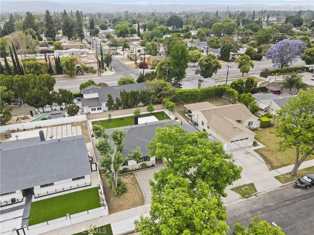 18724 Frankfort Street Northridge, CA 91324
