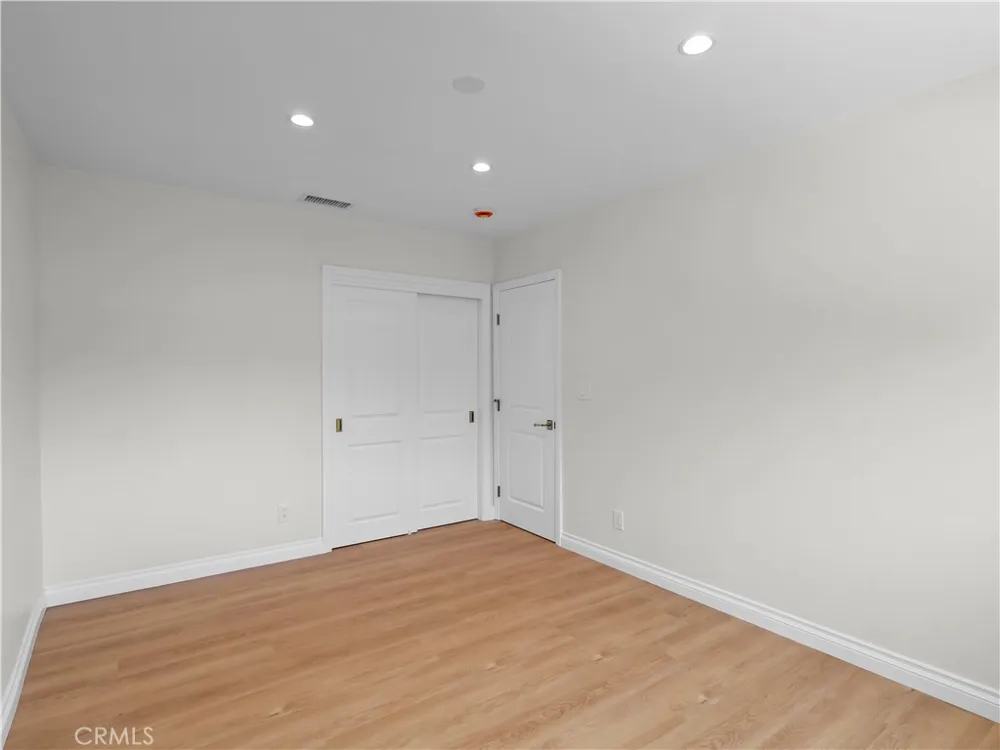 18724 Frankfort Street Northridge, CA 91324