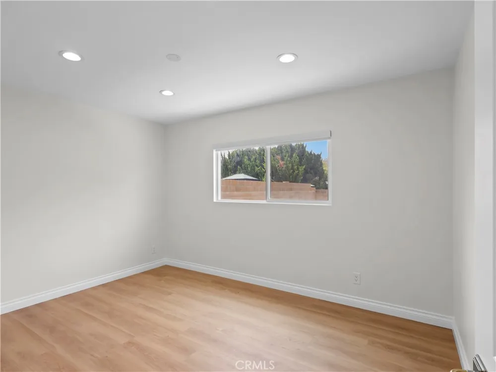 18724 Frankfort Street Northridge, CA 91324
