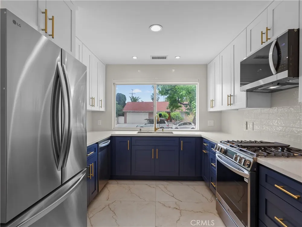18724 Frankfort Street Northridge, CA 91324