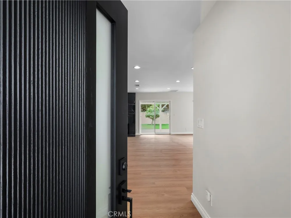 18724 Frankfort Street Northridge, CA 91324