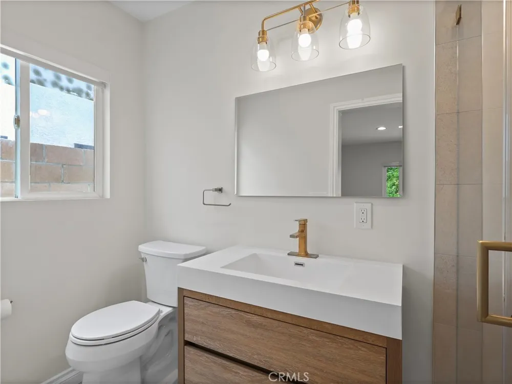 18724 Frankfort Street Northridge, CA 91324