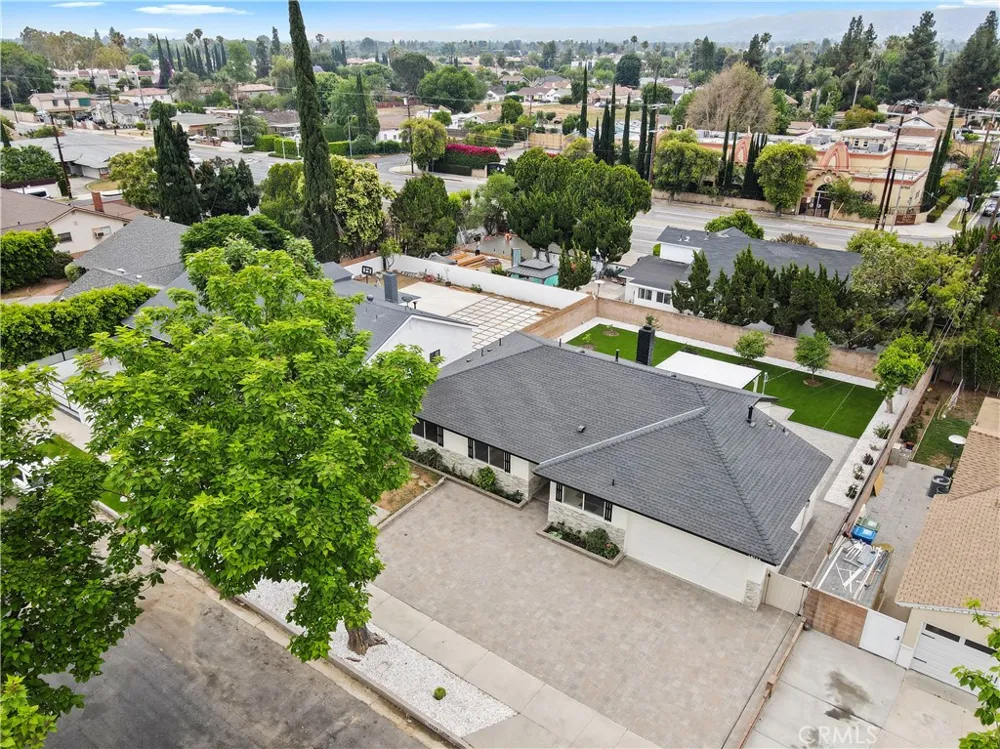 18724 Frankfort Street Northridge, CA 91324