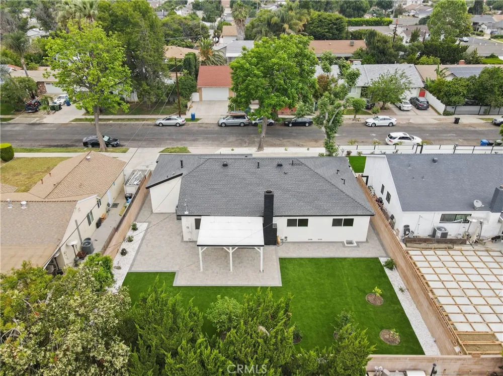 18724 Frankfort Street Northridge, CA 91324