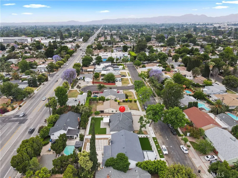 18724 Frankfort Street Northridge, CA 91324