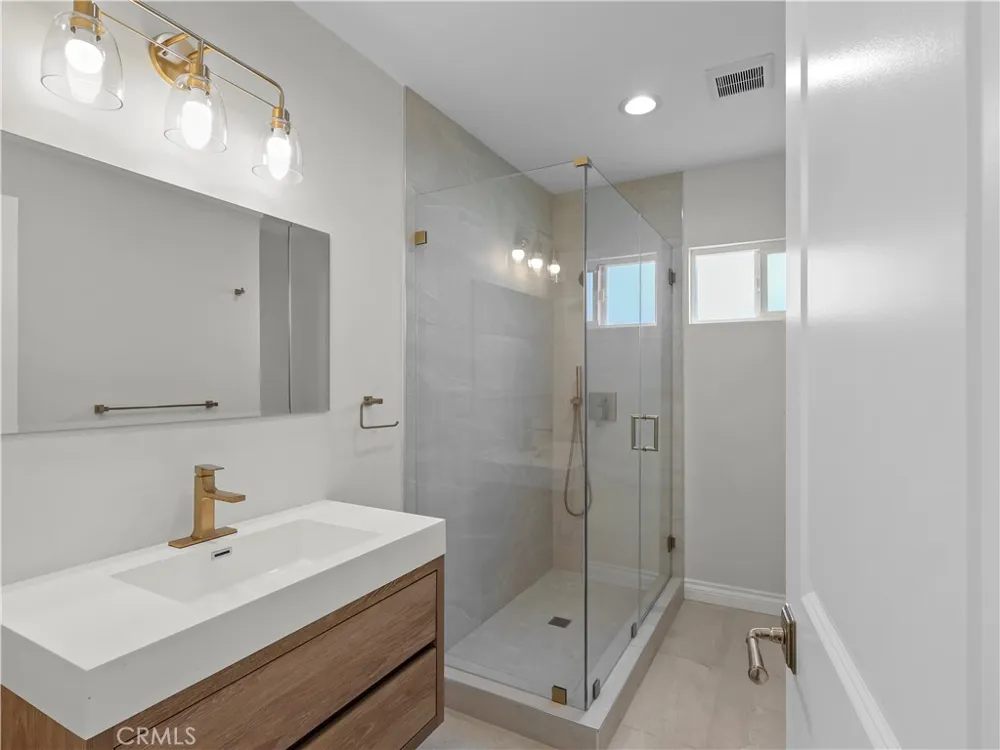 18724 Frankfort Street Northridge, CA 91324