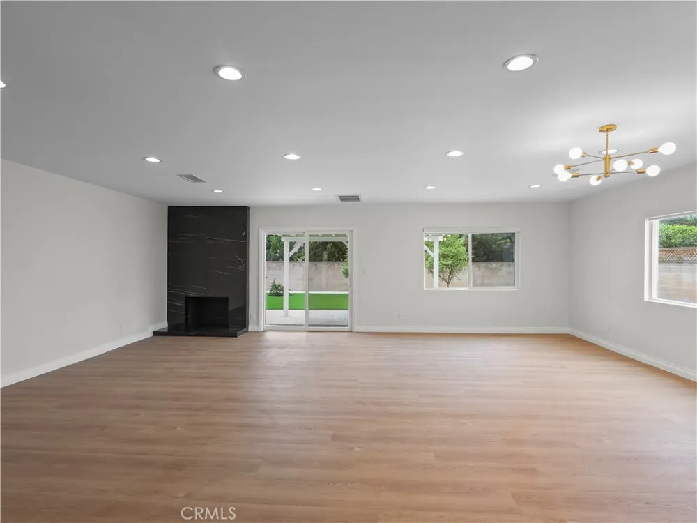 18724 Frankfort Street Northridge, CA 91324
