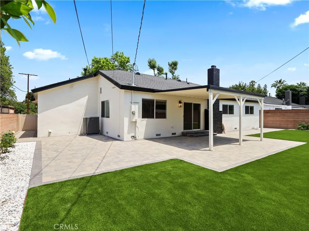 18724 Frankfort Street Northridge, CA 91324