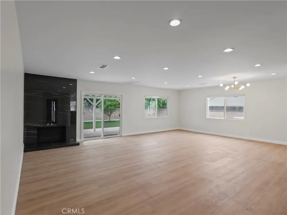 18724 Frankfort Street Northridge, CA 91324