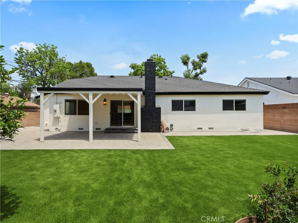 18724 Frankfort Street Northridge, CA 91324