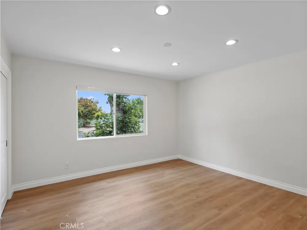 18724 Frankfort Street Northridge, CA 91324