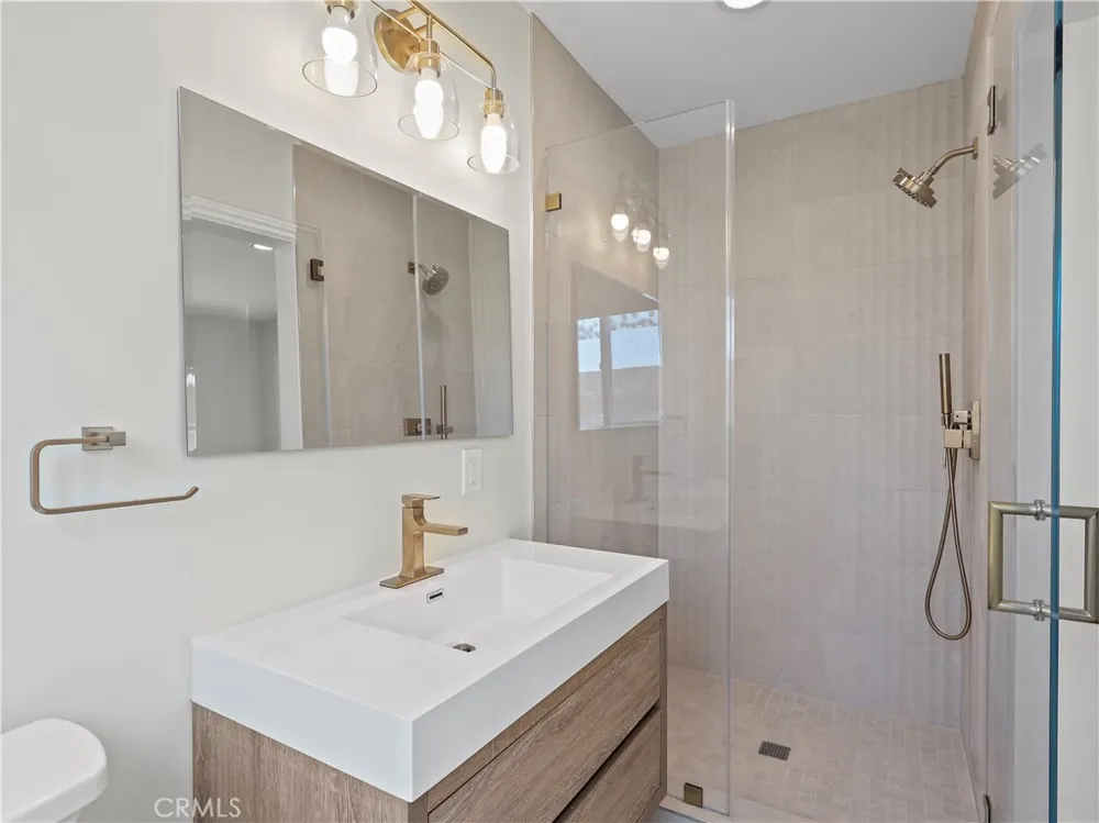 18724 Frankfort Street Northridge, CA 91324