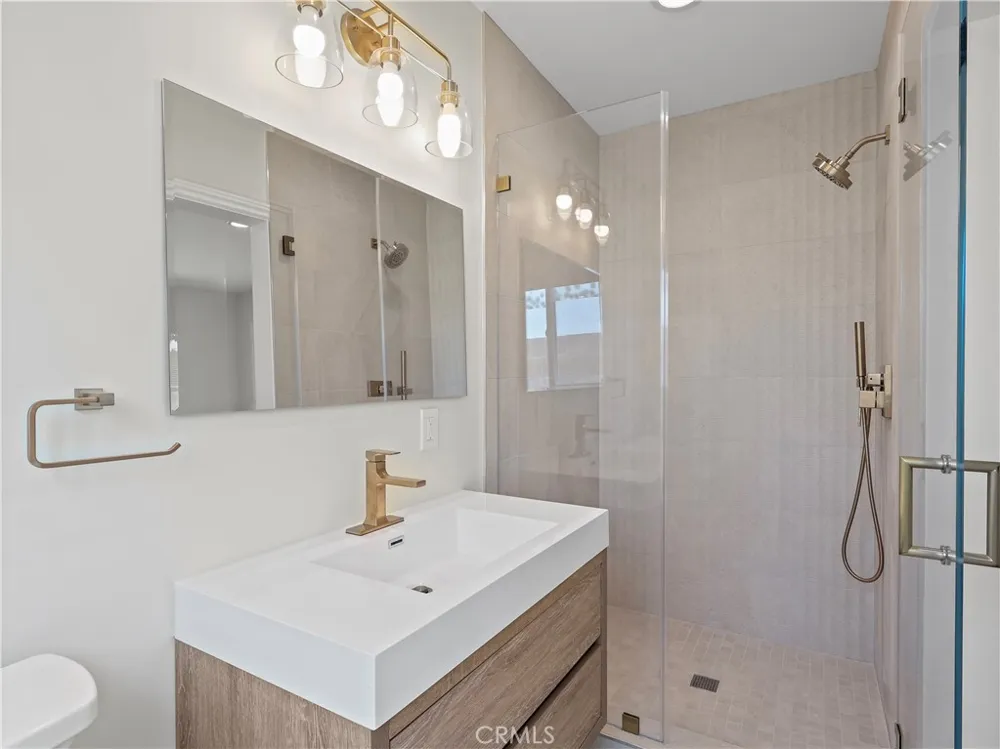 18724 Frankfort Street Northridge, CA 91324