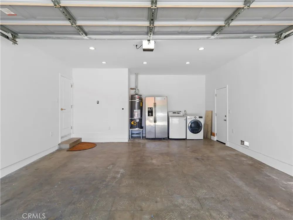 18724 Frankfort Street Northridge, CA 91324
