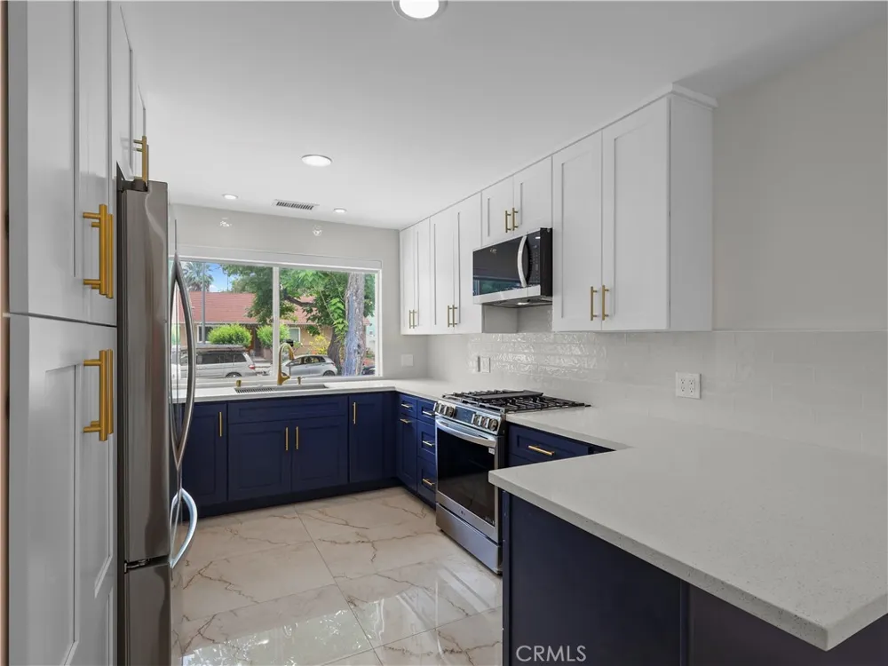 18724 Frankfort Street Northridge, CA 91324