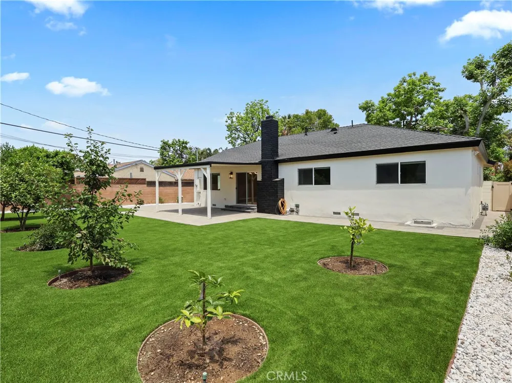 18724 Frankfort Street Northridge, CA 91324