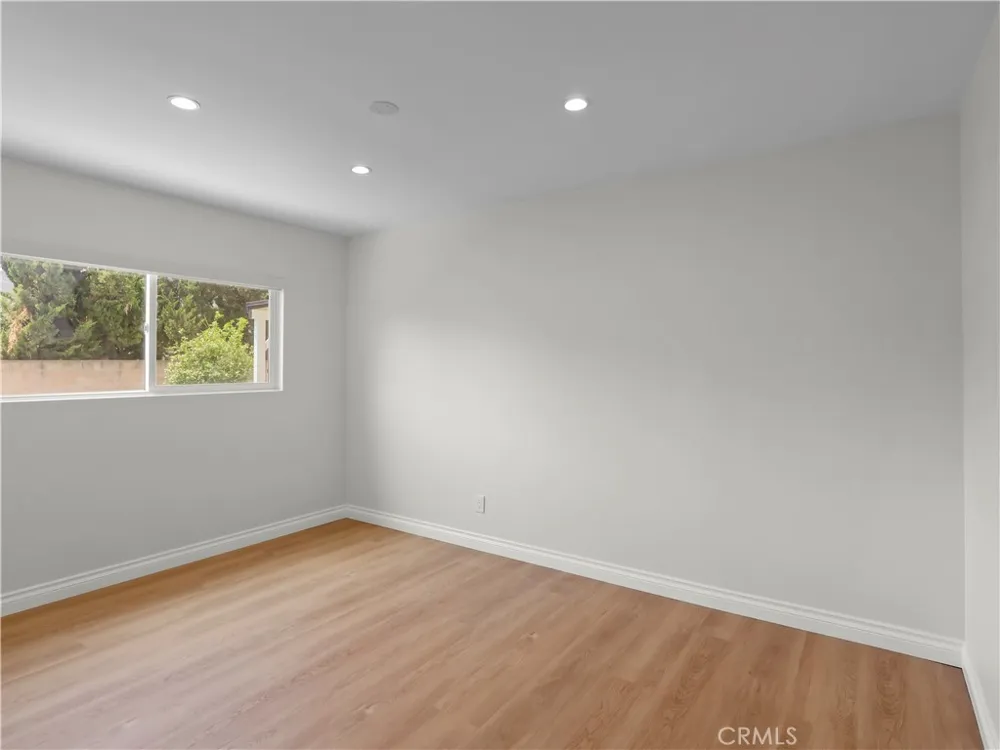 18724 Frankfort Street Northridge, CA 91324