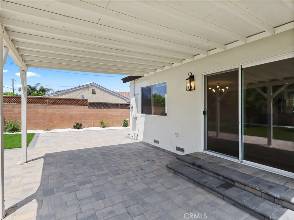18724 Frankfort Street Northridge, CA 91324