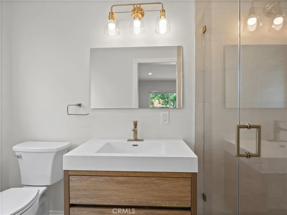 18724 Frankfort Street Northridge, CA 91324
