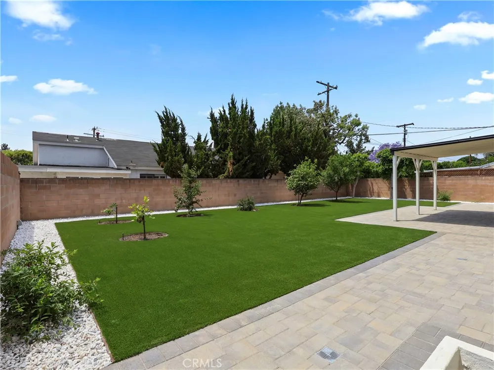 18724 Frankfort Street Northridge, CA 91324
