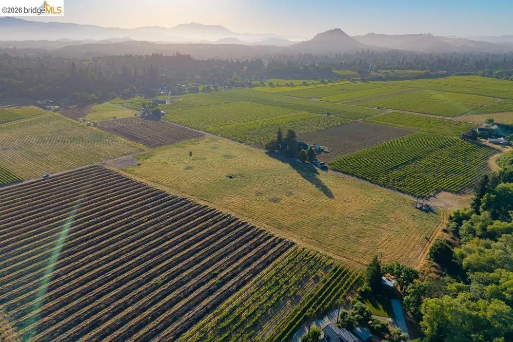 838 Dry Creek Healdsburg, CA 95448