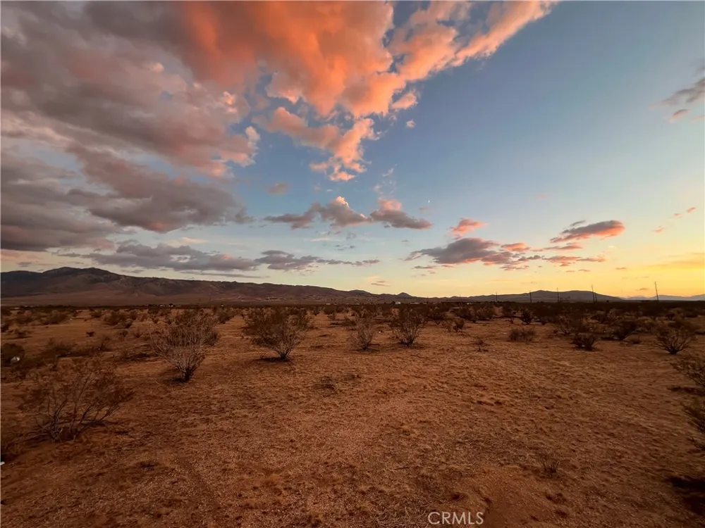 3 Del Oro Road Apple Valley, CA 92308