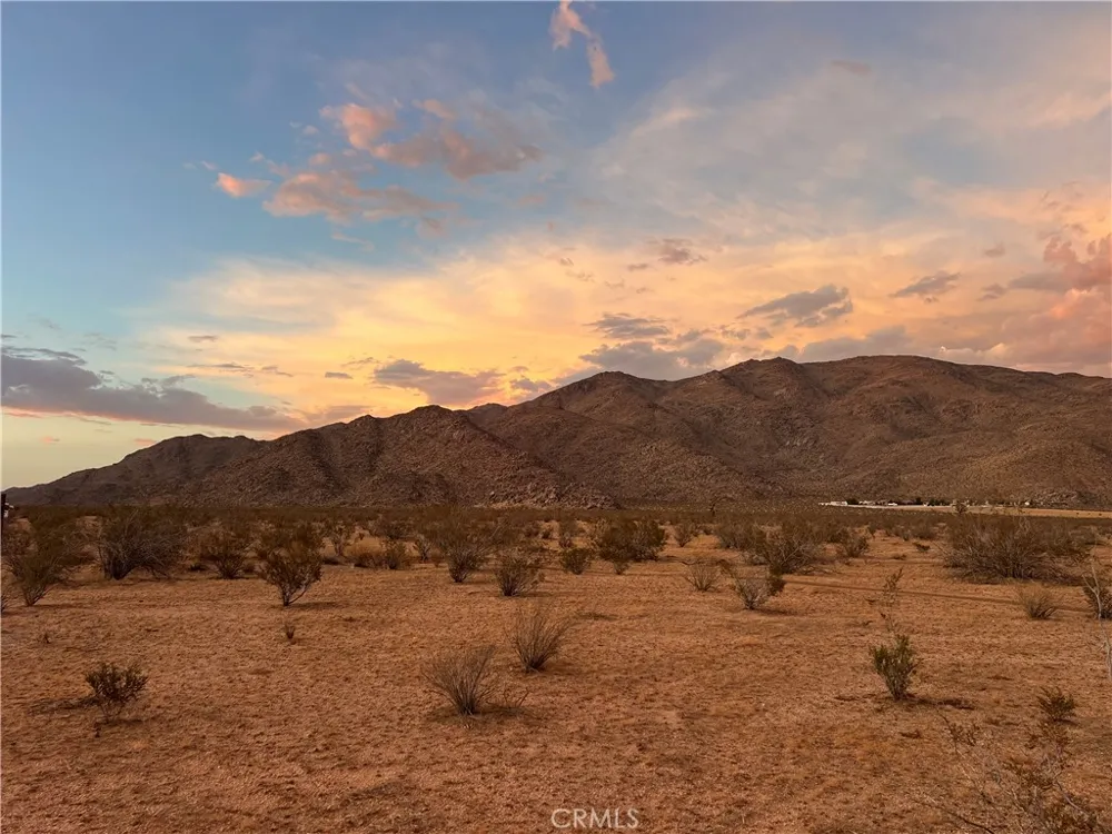 3 Del Oro Road Apple Valley, CA 92308