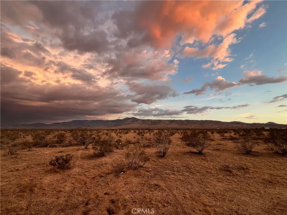 3 Del Oro Road Apple Valley, CA 92308