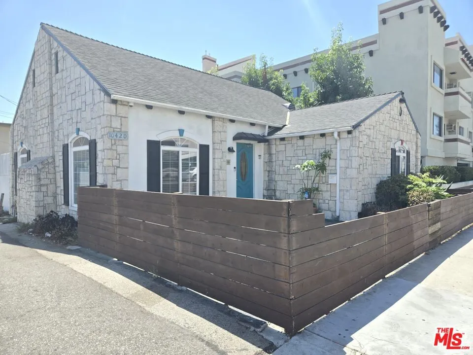 10420 Palms Boulevard Los Angeles, CA 90034