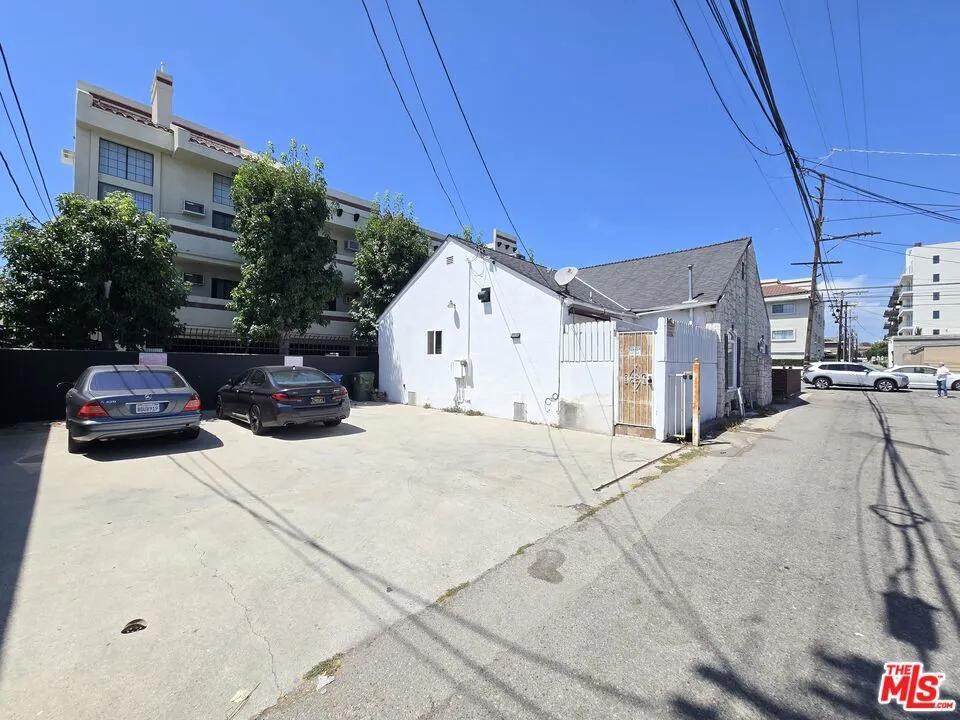 10420 Palms Boulevard Los Angeles, CA 90034