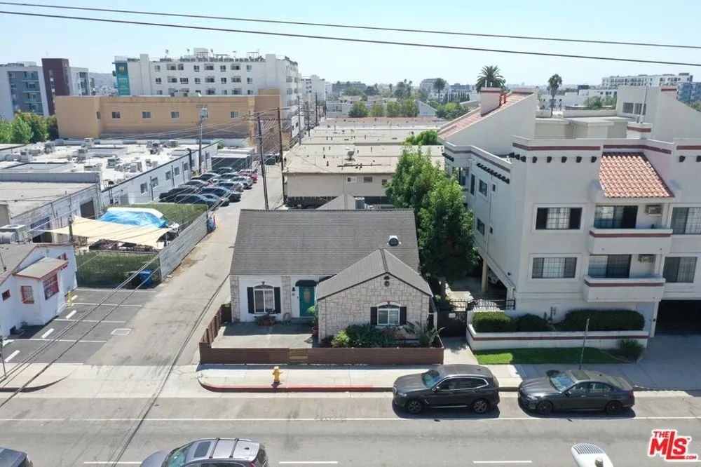 10420 Palms Boulevard Los Angeles, CA 90034