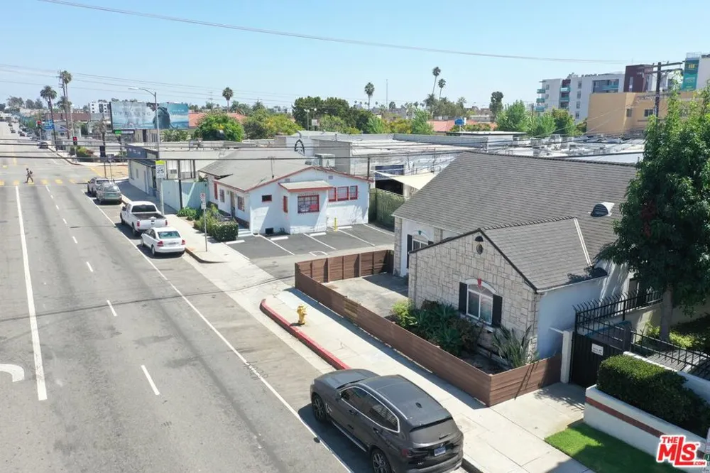 10420 Palms Boulevard Los Angeles, CA 90034