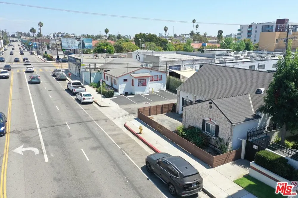 10420 Palms Boulevard Los Angeles, CA 90034