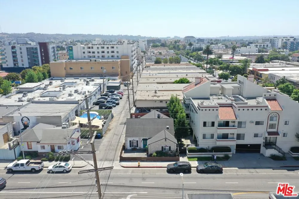 10420 Palms Boulevard Los Angeles, CA 90034