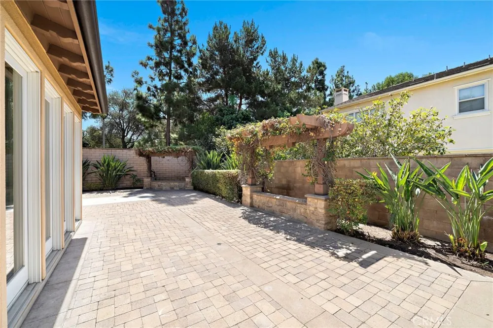 30 Tall Cedars Irvine, CA 92620