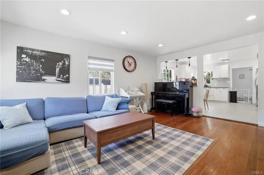 16775 Sierra Highway Canyon Country, CA 91351
