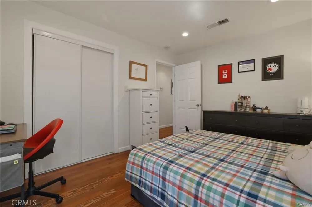 16775 Sierra Highway Canyon Country, CA 91351