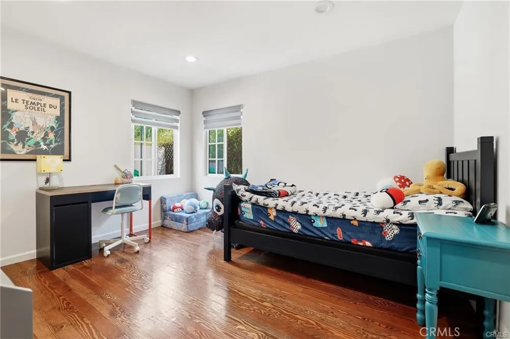 16775 Sierra Highway Canyon Country, CA 91351