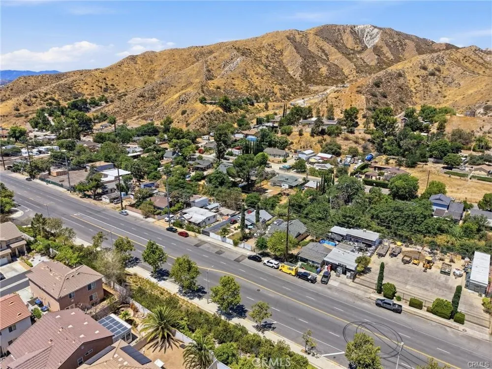 16775 Sierra Highway Canyon Country, CA 91351