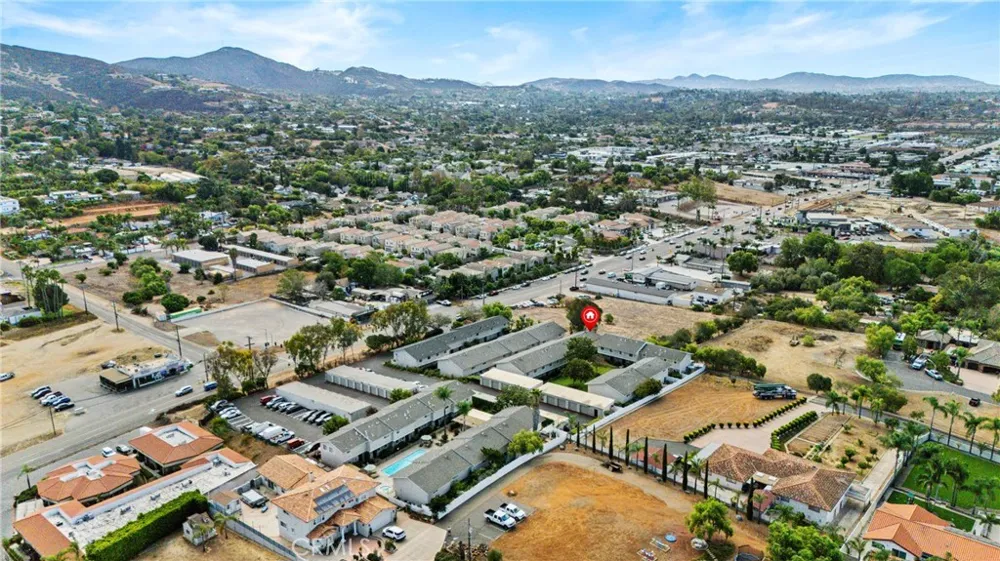 2112 E Vista #20 Vista, CA 92084